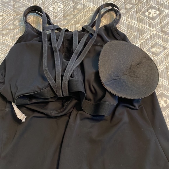 Fabletics High Neck Tank Outfit - Picture 5 of 9